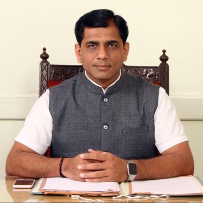 વડોદરાના મેયર સામેની અરજી હાઈકોર્ટે ફગાવી bharat dangar