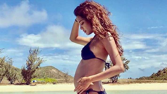 Lisa Haydon Pragnent Satya Day