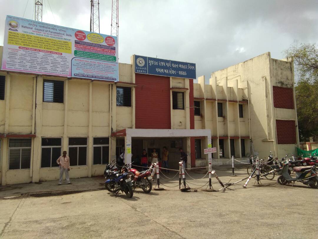 એક તરફ તો ગુજરાત માં અંતર્ગત આંતરરાષ્ટ્રીય કક્ષા ના બસ ટર્મિનલ બનાવવામાં આવે છે તો વલસાડ સાથે અન્યાય કેમ ? WhatsApp Image 2017 05 30 at 10.50.47 AM