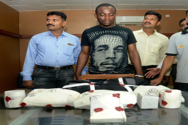 Nigerian Citizen Arrested With Drugs Worth Rupee 5 Carore From Vadodara Railway Station Satya Day