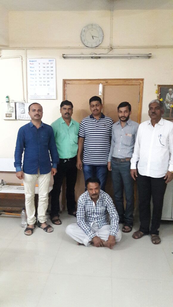 પેરોલ ફર્લો જમ્પ કરી ભાગતા પાકા કામના કેદીને ડુંગરી કુંડીફાટકથી એલ.સી.બી. એ ઝડપ્યો Perol Falo Jamp Kari Bhagta Paka Kam Na Kedi Ne Dugari Kundi Fatak Thi L.c.b. Ae Zadpyo Satya Day
