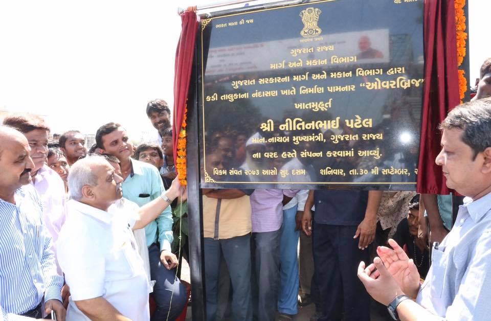 મહેસાણા હાઇવે પર કલોલ અને નંદાસણ નજીક ૯૦ કરોડના ખર્ચે નિર્માણ પામનાર ઓવરબ્રિજનું ખાતમુર્હતૂ નાયબ મુખ્ય મંત્રી નિતીનભાઇ પટેલના હસ્તે કરાયું. nitin bhai 1