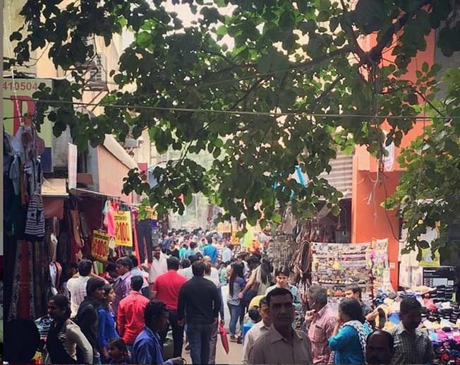 દિવાળી ખર્ચાળ: ગત વર્ષ કરતા ૩૫ ટકાનો ભાવ વધારો: લાફો મારીને મો લાલ રખાય છે. diwali market