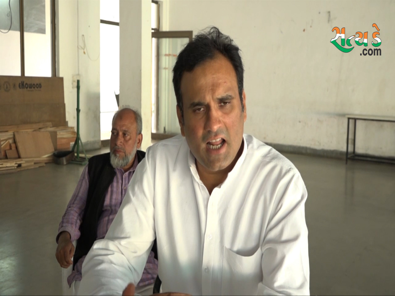 શાહપુરના MLAને ટીકીટના આપવા માંગણી cn