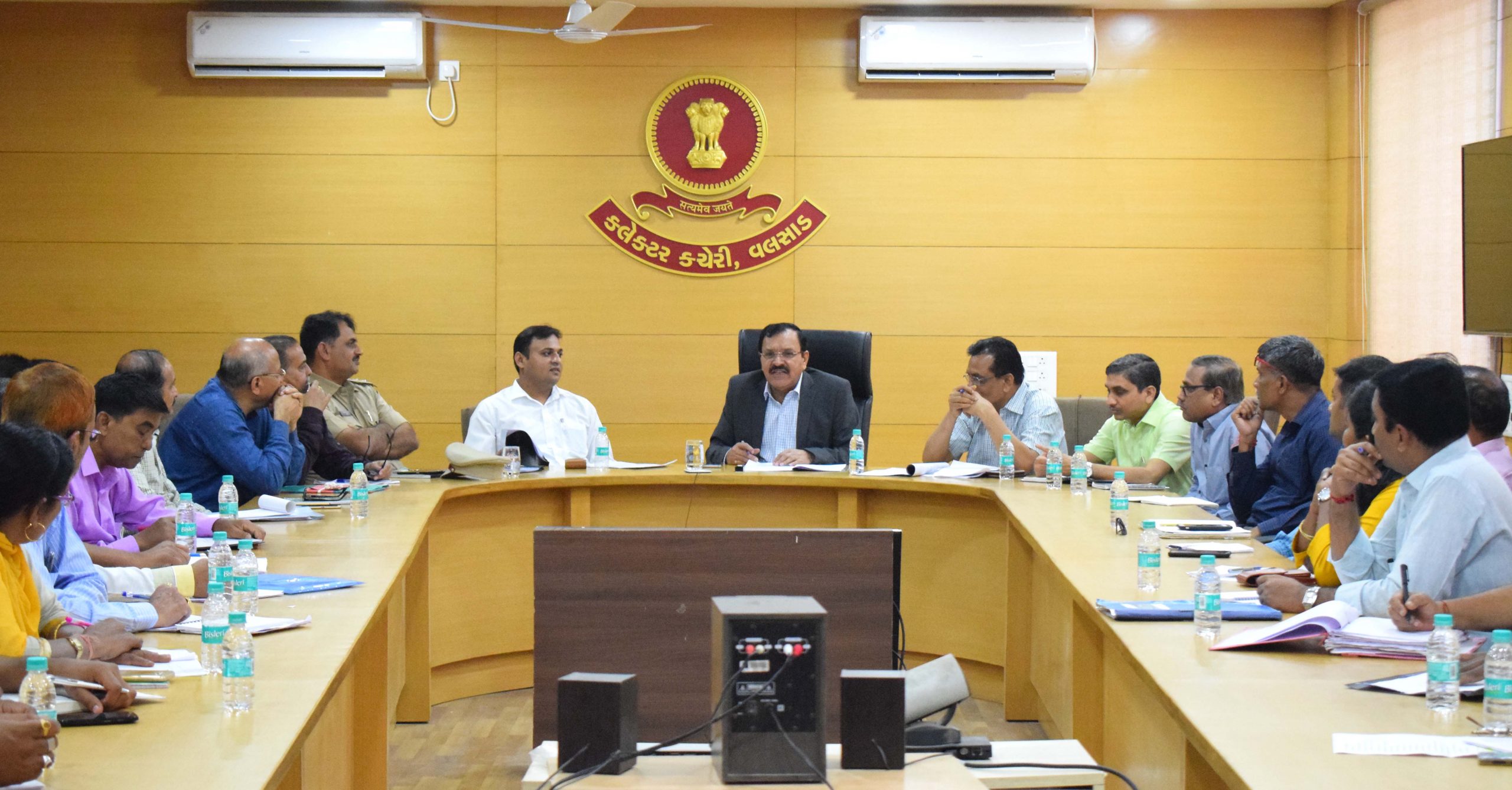 વલસાડ જિલ્લા કક્ષાના પ્રજાસત્તાક પર્વની ઉજવણી વલસાડ ખાતે થશે પ્રજાસત્તાક પર્વની ઉજવણી સંદર્ભે બેઠક મળી 15 1 2018 Miting Scaled Satya Day