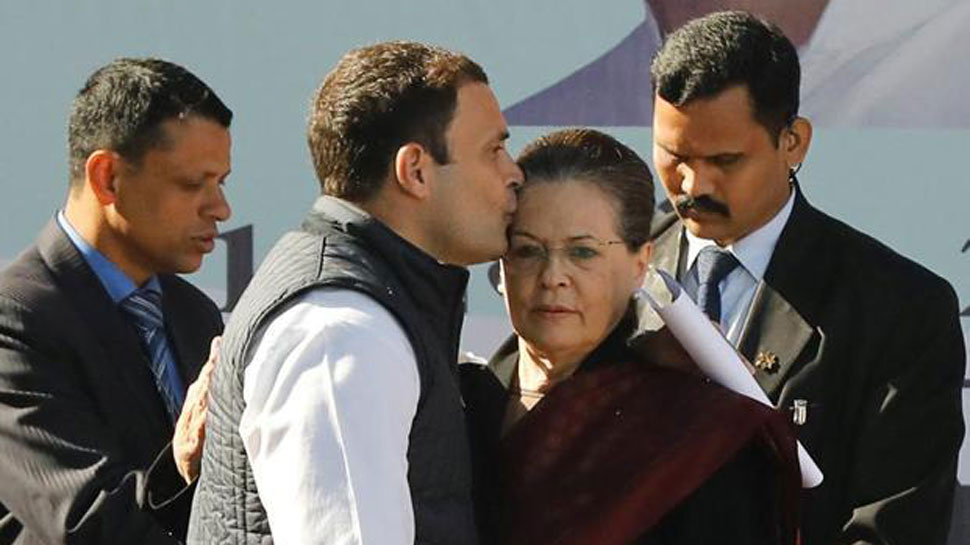મમ્મી સાથે રાહુલએ મનાવ્યું નવું વર્ષ 651370 rahul sonia