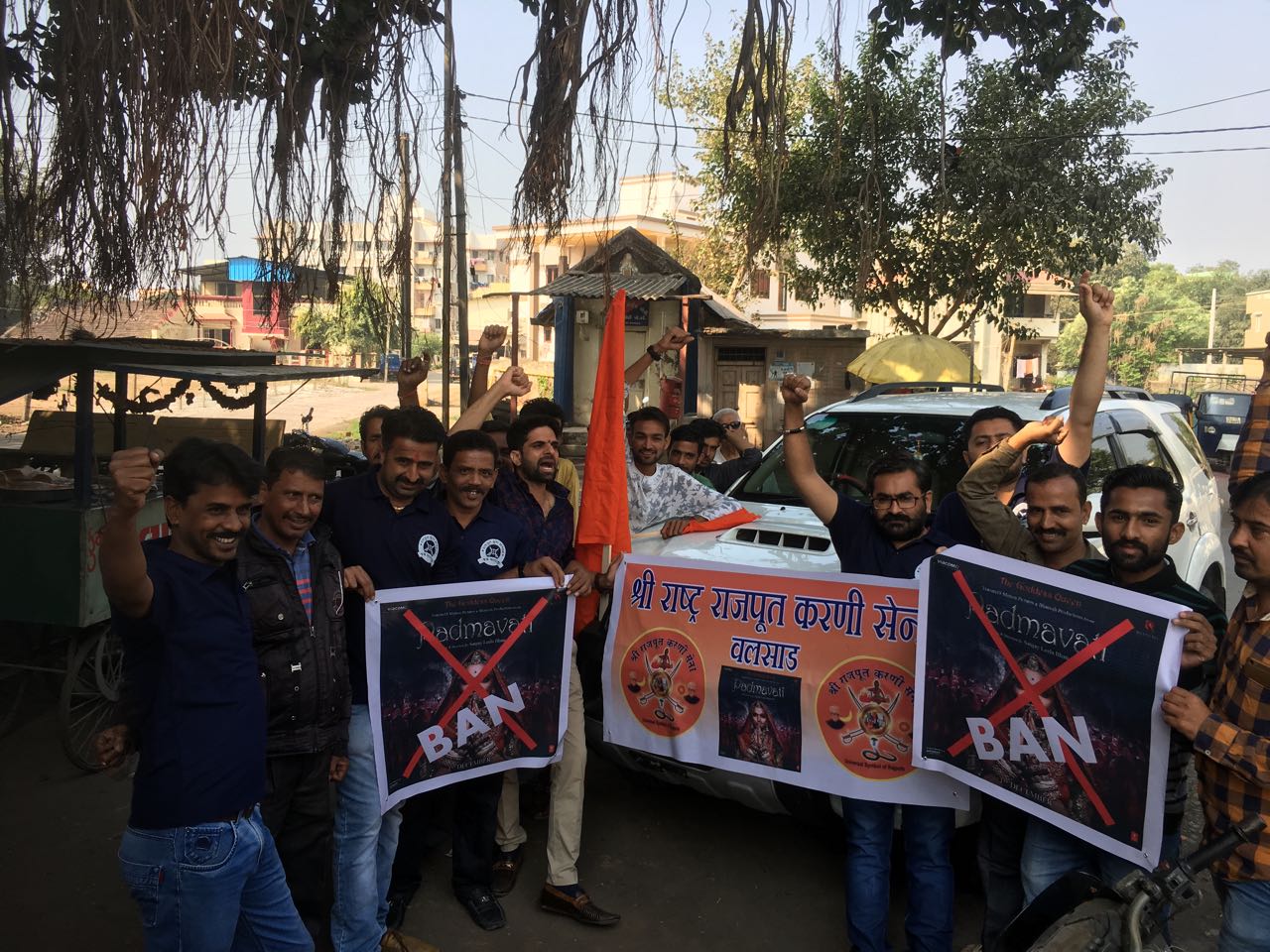 વલસાડમાંં પણ થયો પદ્માવતનો વિરોધ, થિયેટરોમાં નહી બતાવાય ફિલ્મ Whatsapp Image 2018 01 23 At 5.56.32 Pm Satya Day