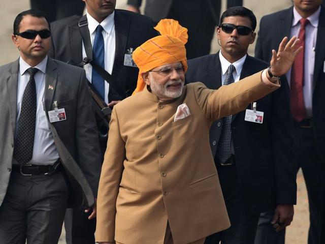 69માં ગણતંત્ર દિવસ પર PM નરેન્દ્ર મોદીએ ત્રિરંગો લહેરાવ્યો india france republic day