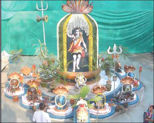 કાલે દેશભરમાં ધામધુમથી ઉજવાશે મહાશિવરાત્રીનું પર્વ 70489l