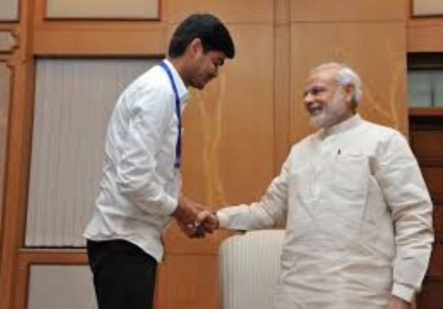 હાથ મિલાવનારા યુવકે જ જોખમમાં મુકી PM મોદી જિંદગી PM