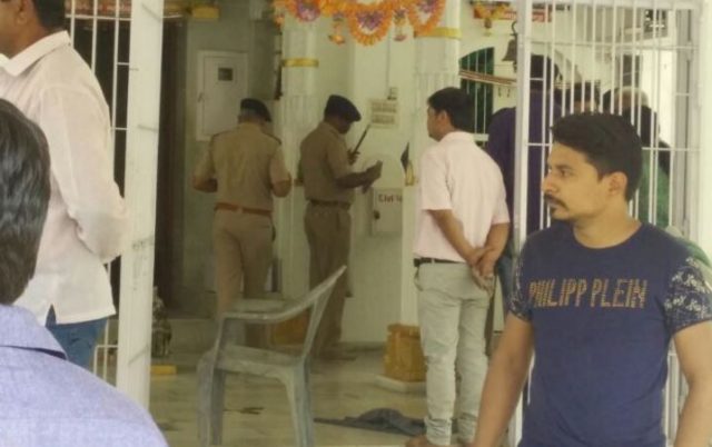 અમદાવાદ: વાસણામાં મંદિરની અંદર ધોળા દિવસે વેપારીની હત્યા M4 1 Satya Day
