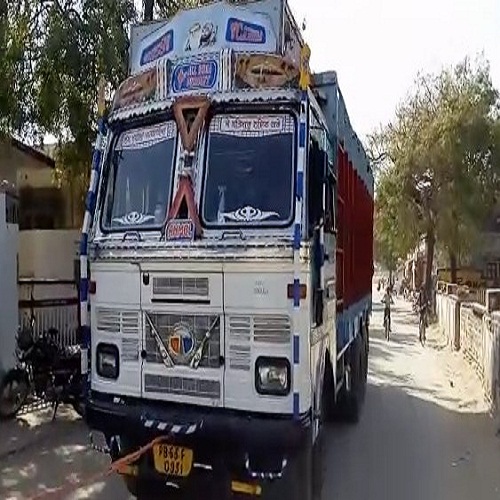 બનાસકાંઠા થરાદની ખોડા ચેકપોસ્ટ પરથી દારૂ ભરેલી ટ્રક ઝડપાઈ truck
