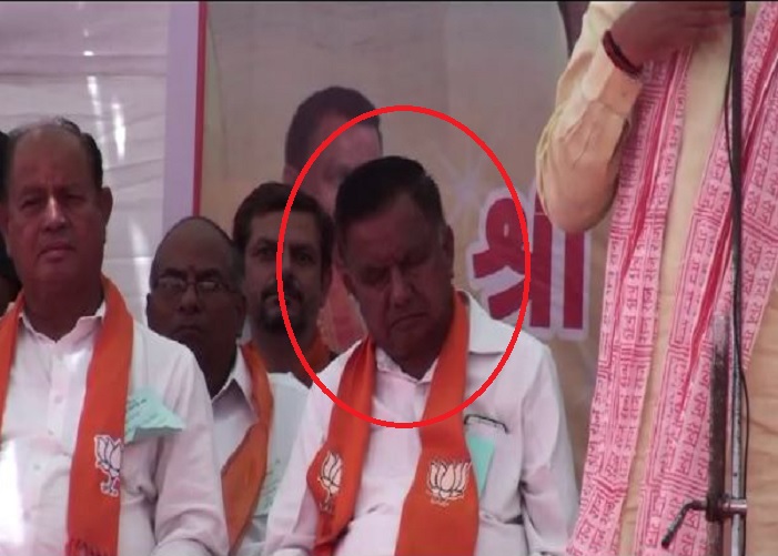 સીએમની સ્પીચ દરમિયાન વલસાડ ભાજપના ઉમેદવાર કે.સી.પટેલ ઊંઘતા ઝડપાયા 1 36
