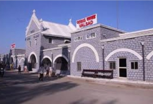 VALSAD: રેલવેથી ઉપડતી રાત્રી બસો પુનઃ ચાલુ થતા મુસાફરો ખુશીથી ઝૂમી ઉઠ્યા ! 5 21