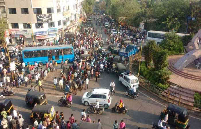 SURAT: રેલીને કારણે અઠવાગેટ વિસ્તારમાં બે કલાક સુધી ટ્રાફિક જામ થયો 7 21