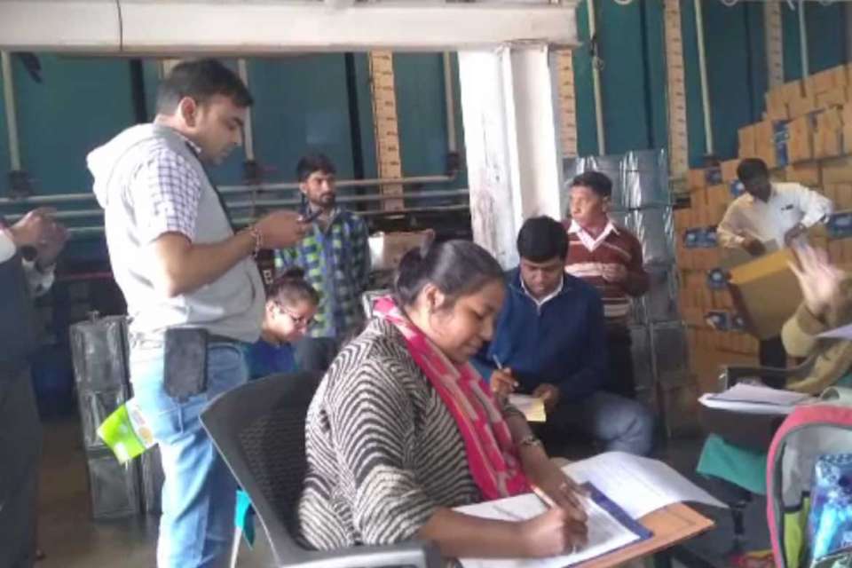 AHMEDABAD: નકલી ઘી બનાવવાની ફેક્ટરી ઝડપાઈ 11 5 Satya Day