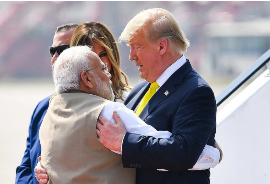 અમદાવાદ માં એરપોર્ટ પર ટ્રમ્પ ને ગળે મળી મોદીજી એ કર્યું સ્વાગત WhatsApp Image 2020 02 23 at 11.28.45 PM