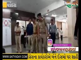 20 વર્ષીય યુવતી ને કિસ કરી મુખમૈથન કરાવનાર પોલીસ દાદા સસ્પેન્ડ કરાયા : લોકો એ કાળી શાહી નાખી પોલીસ દાદા નું મોઢું કાળું કર્યું ! 4 10