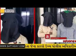 રક્ષક જ બન્યા ભક્ષક: મહિલા ના સ્તન દબાવી મુખમૈથુન કરાવનાર પોલીસદાદા ની ધરપકડ ! download 5