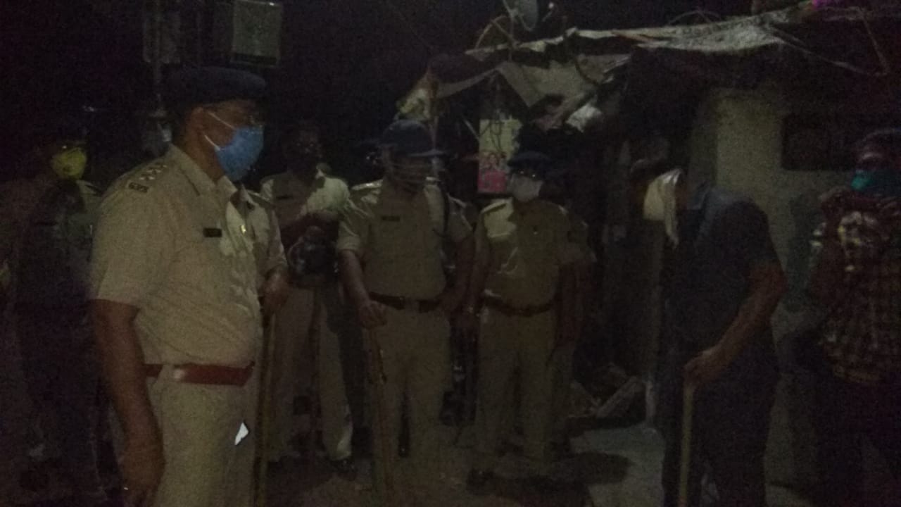 VADODARA: પોલીસ જવાનો પર પથ્થરમારો….. 10 7
