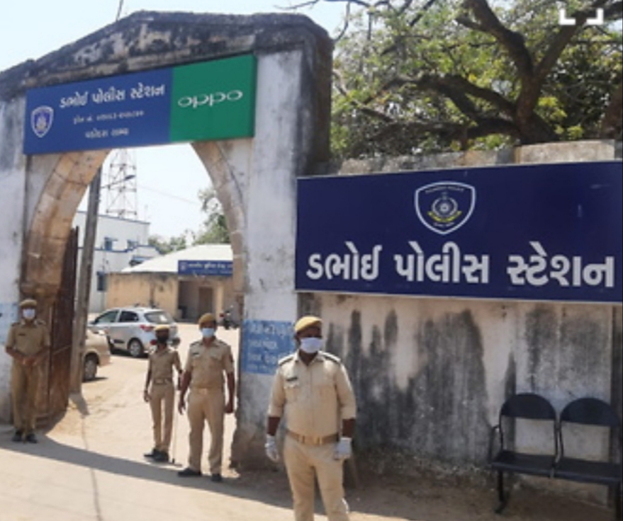 વડોદરા ના ડભોઇ પોલીસ મથક માં લૂંટ નો આરોપી કોરોનાગ્રસ્ત નીકળતા પોલીસખાતા માં દોડધામ WhatsApp Image 2020 04 15 at 3.21.27 AM