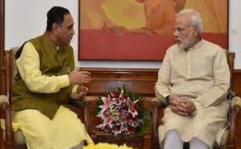 ગાંધીનગર ના બ્લોક નં 26 માં રહસ્યમય બંગલા માં જ્યાં આજે રૂપાણી છે ત્યાં 2009 માં મોદી અઠવાડિયા સુધી બહાર નહોતા આવ્યા ! શુ હતુ કારણ વાંચો ! WhatsApp Image 2020 04 15 at 6.18.54 AM