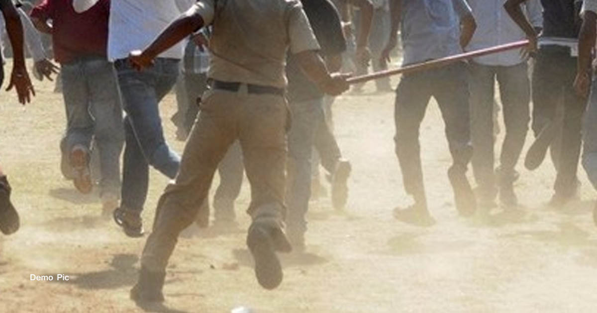 demopoliceandpeople shamlaji police and people dispute with police stone pelt 0