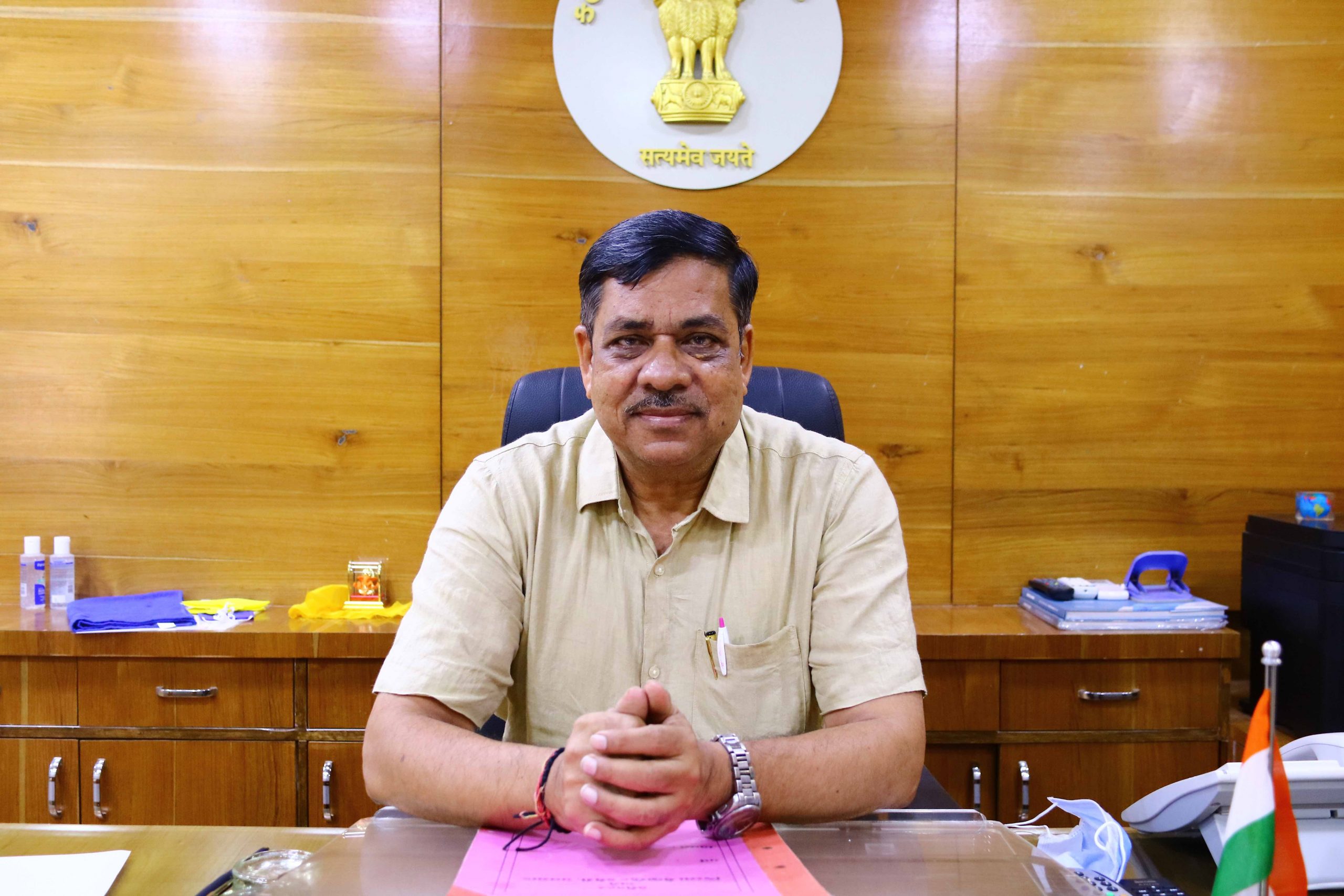 વલસાડ જિલ્લાના સહેલાણીઓ પ્રવાસીઓ ઉત્તરાખંડમાં ફસાયા હોઈ કે ફરવા ગયા હોય તો વહીવટીતંત્રને જાણ કરો Collector Valsad R R Raval Scaled Satya Day