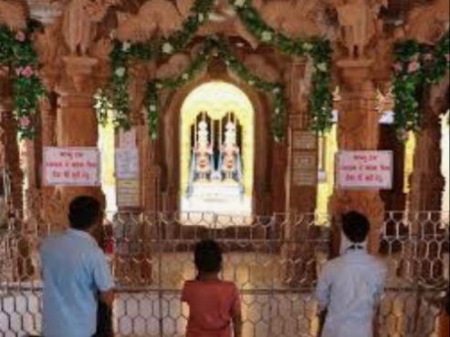 વલસાડ ના તિથલ સ્વામિનારાયણ મંદિરે કોરોના ના નિયમો પાળવા સાથે ગુરૂ વંદના ઉજવણી નો પ્રારંભ,ઓનલાઇન પણ દર્શન કરી શકાશે Whatsapp Image 2020 07 04 At 10.45.00 Pm Satya Day