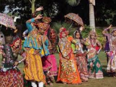 ગરબા આયોજકોએ સોશિયલ ડિસ્ટન્સ સાથે 30 ટકા ખેલૈયાને પ્રવેશ આપવાની તૈયારી દર્શાવી !! કોરોના માં ગરબા આયોજન ની શક્યતા નહિવત ! Whatsapp Image 2020 07 27 At 10.40.22 Pm Satya Day