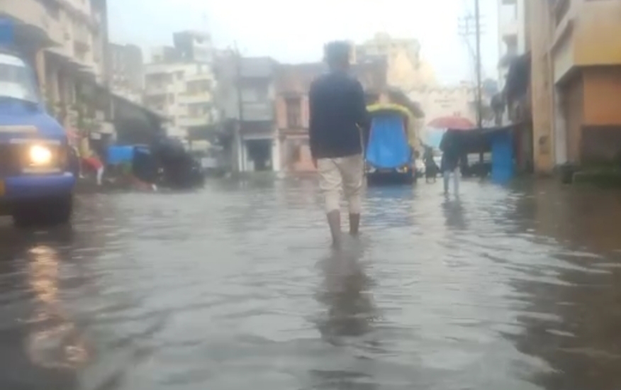 દક્ષિણ ગુજરાત ના વલસાડ માં વરસાદી માહોલ જામ્યો :ખેડૂતો ખુશહાલ Whatsapp Image 2020 07 27 At 11.51.53 Pm Satya Day