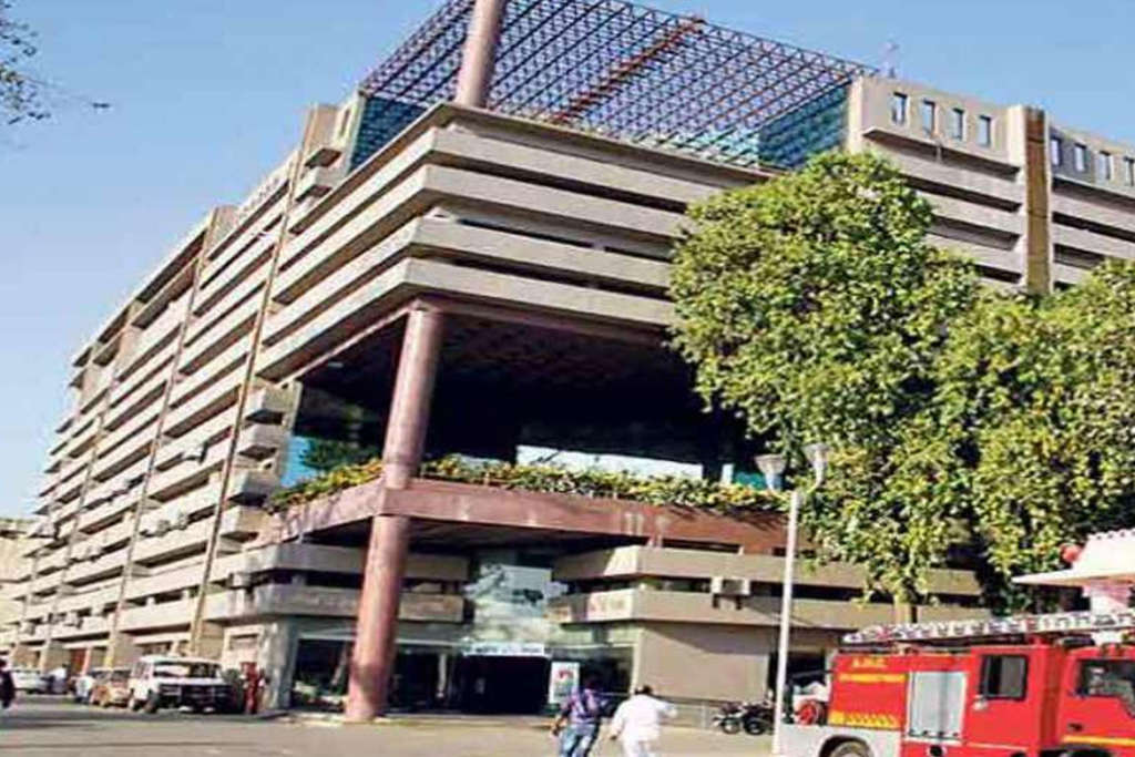 AHMEDABAD: વિકાસના કામોના અમર્યાદ ખર્ચ ઉપર મૂકાયો કાપ, વહીવટી તંત્રે લીધો નિર્ણય 11 12 Satya Day