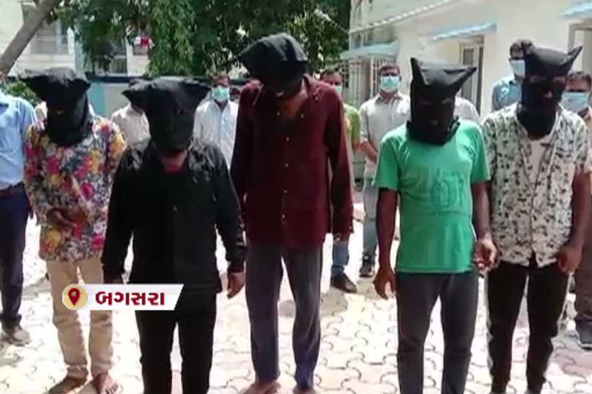 તાંત્રિક વિધિના નામે છેતરપિંડી કરનાર ટોળકીને પોલીસે ઝડપી પાડી, અંધશ્રદ્ધાની માયાજાળ રચી ખેડૂત પાસેથી પડાવ્યા 24.80 લાખ 117D3F07 8BD7 424B 85A4 2C04D5576A9B