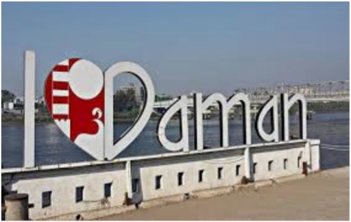 આજથી દમણ માં બાર ખુલતા જ શોખીનો માં દિવાળી નો માહોલ જામ્યો : છ મહિના બાદ ટેબલ ઉપર ભાણા સાથે મારશે દારૂની ચૂસકી ! Whatsapp Image 2020 10 07 At 4.21.12 Am Satya Day
