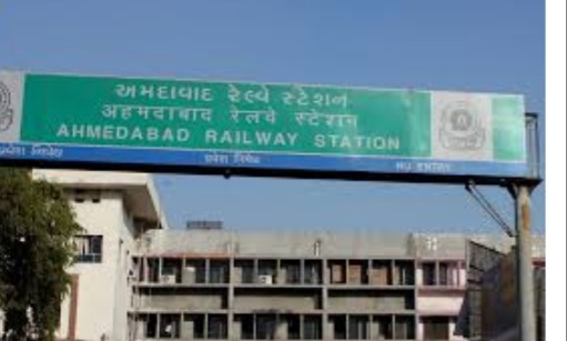 અમદાવાદ મ્યુનિસિપલ તંત્ર ને ફક્ત ચાર ટ્રેન માં જ દેખાય છે કોરોના ના દર્દીઓ, બાકીની ટ્રેનો માં સબ સલામત ! Whatsapp Image 2020 10 15 At 9.28.28 Am Satya Day