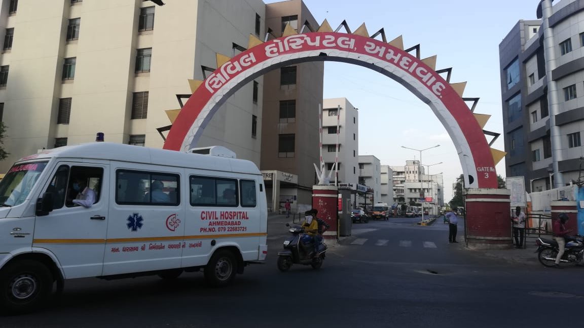 AHMEDABAD : સિવિલ હોસ્પિટલની લાલીયાવાડી આવી સામે ! નેગેટિવ દર્દીને પોઝિટિવ દર્દી સાથે એડમિટ કરાતા થયું મોત ! 890 Satya Day