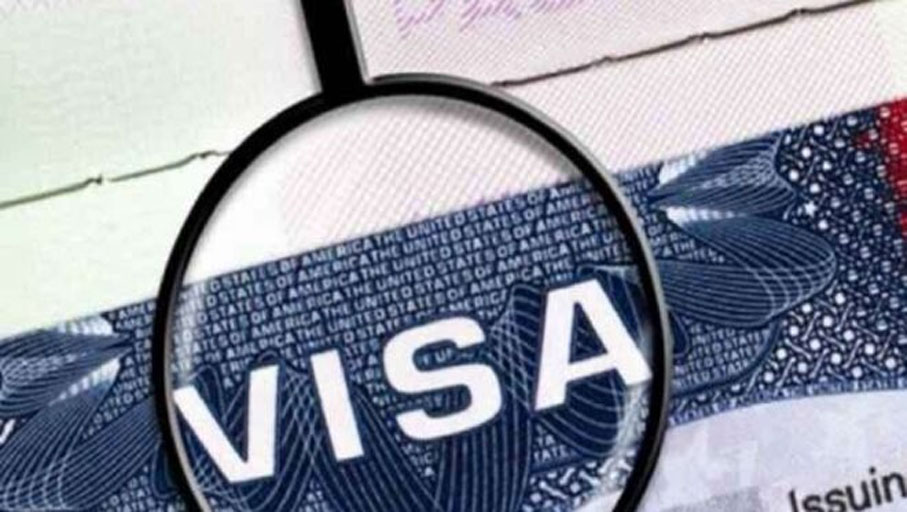 UAE suspends issuance of visitor visas