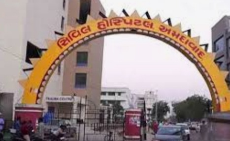 દિવાળી માં બજારો ની ભીડ થી કોરોના સંક્રમણ વધ્યું , અમદાવાદ માં એકજ રાત માં માત્ર સિવિલ માંજ 98 ઈમરજન્સી કોરોના કેસ આવતા દોડધામ WhatsApp Image 2020 11 15 at 7.43.07 AM