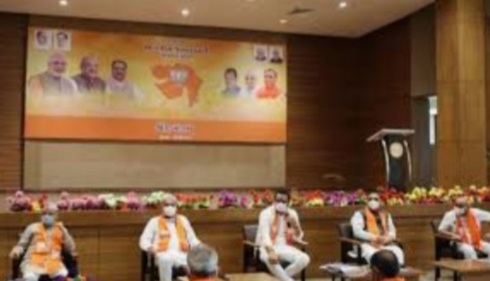 ગુજરાત વિધાનસભા બેઠક ના વિજેતા આઠ ધારાસભ્યો લાભ પાંચમ ના દિવસે શપથ લેશે : વિધાનસભામાં ભાજપનું સંખ્યાબળ 111 બેઠક પર પહોંચ્યું WhatsApp Image 2020 11 17 at 6.16.24 PM