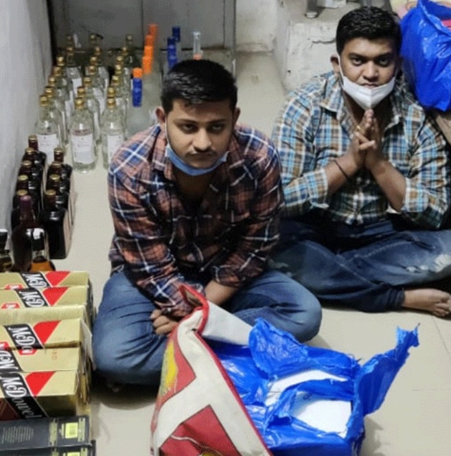 અમદાવાદ માં ઘરે જ નકલી વિદેશી દારૂ બનાવવાનું બે સગા ભાઈઓ એ ચાલુ કર્યું અને થર્ટી ફસ્ટ માં કમાવાના સપના જોયા પણ પકડાઈ ગયા !! 20201225 043928 Satya Day