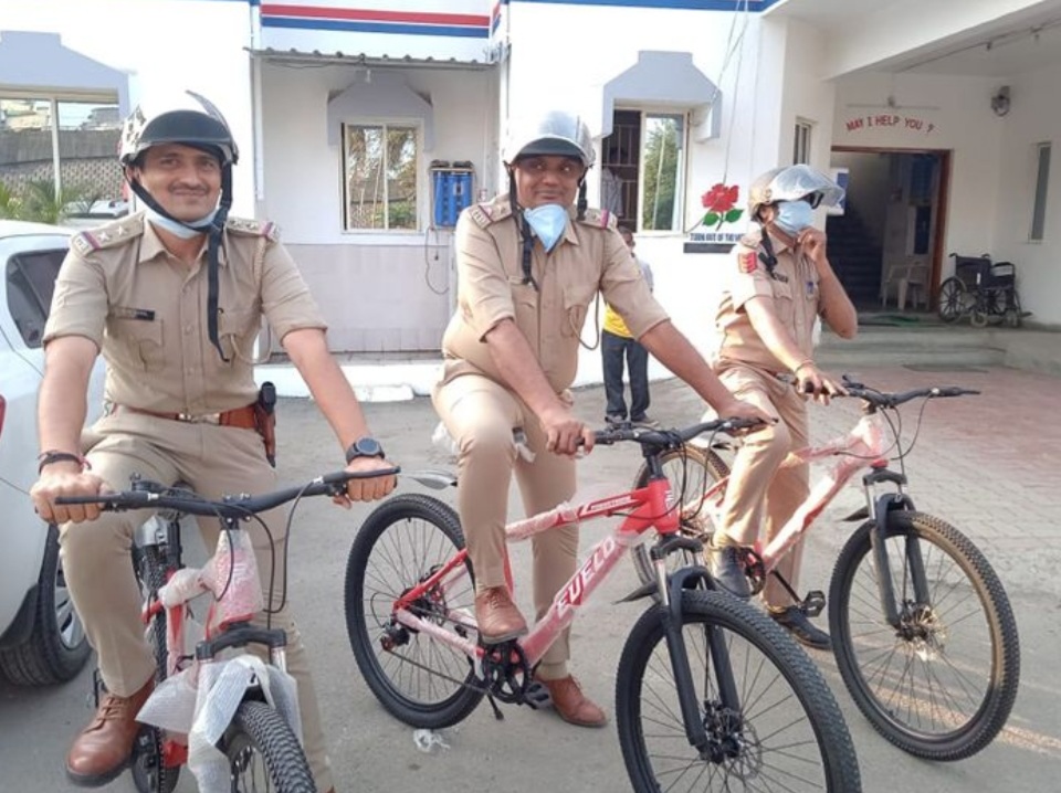 વલસાડ ના પારડી ટાઉન માં હવે તસ્કરો ની ખૈર નથી, પોલીસ સાયકલ લઈને પીછો કરશે ! ગુનેગારો માં ફફડાટ !!!!! 20210131 072531 Satya Day