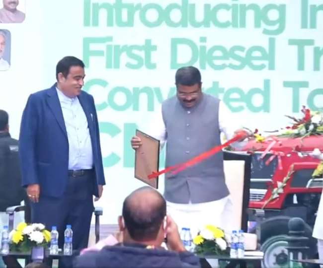 દેશનું પહેલું CNG ટ્રેક્ટર, ખેડૂતો દર વર્ષે લાખો રૂપિયાની બચત કરી શકશે 13 02 2021 Cng Tractor 21364257 Satya Day