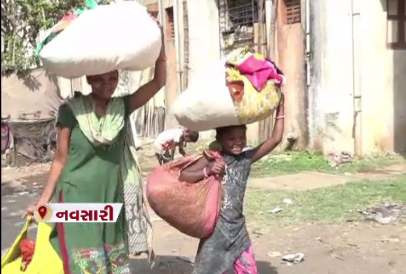 NAVSARI: ઝુંપડાવાસીઓને નોટિસ પાઠવ્યા બાદ પણ જગ્યા ખાલી ન કરતા JCB દ્વારા ડીમોલેશન Navsari Police demolition 6
