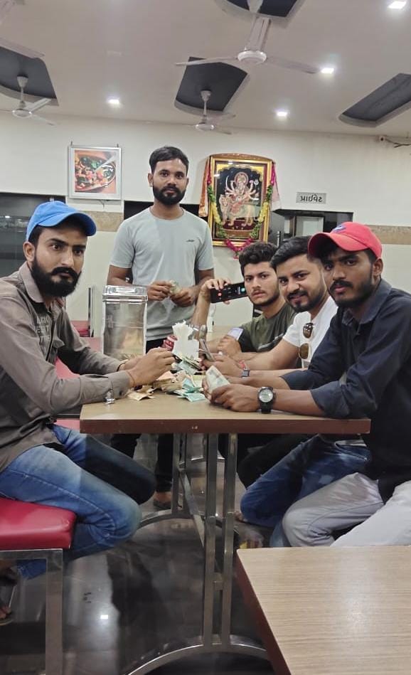 દાંતા ખાતે રાજપૂત સમાજ ના યુવા આગેવાનો દ્વારા કાનેસર નાં રાજપૂત બાળક ની ગંભીર બીમારી ની સારવાર અર્થે ફંડ ભેગુ કરવાનું ભગીરથ કાર્ય શરૂ કર્યું Whatsapp Image 2021 03 15 At 17.29.43 Satya Day