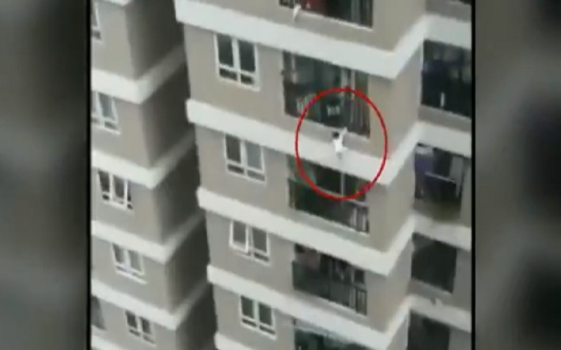 child fell building