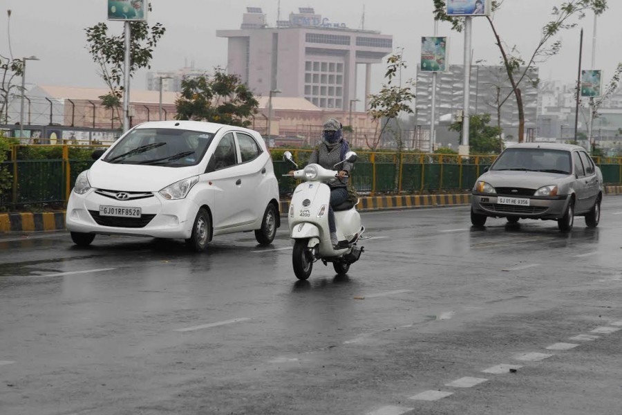 unseasonal rain in gujarat