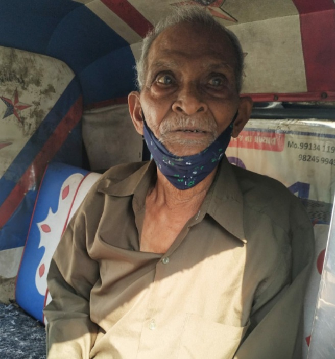વલસાડ સિવિલમાં દાખલ ૯૦ વર્ષનાં દાદા એ ૧૪ દિવસ સુધી ઝઝૂમી કોરોનાને હરાવ્યો 20210417 115309