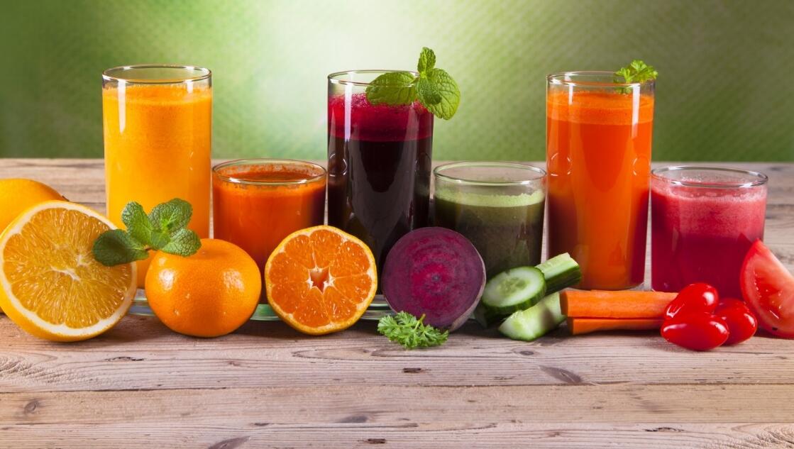 HEALTH: આજથી જ ઘરે બનાવવાના શરૂ કરો હોમમેડ જ્યૂસ/કોરોના મહામારીની પીક વચ્ચે શરીરમાં હાજર વિષયુક્ત પદાર્થોને પણ બહાર કાઢે છે. 5deccbe77152d80790158e42