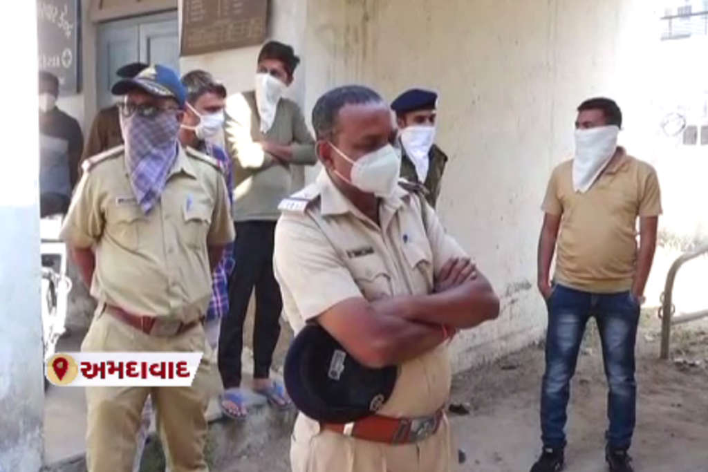 GUJARAT: ડીજીપીએ કર્યો આ આદેશ/પોલીસકર્મીઓની રજાઓ થઈ કેન્સલ CORONA POLICE1 1024x683 1