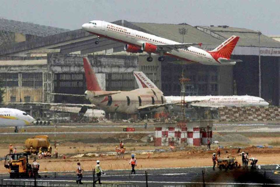 Plane 960X640 1 Satya Day